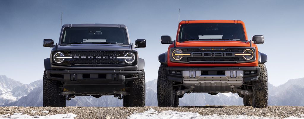 2022-Ford-Bronco-Raptor_Wildtrak_01.jpg