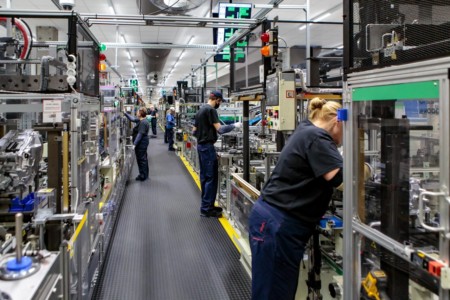 Toyota Motor Manufacturing Poland. Nowa hala montażu silników elektrycznych. fot. Jacek Zych / Dziennik Wałbrzych