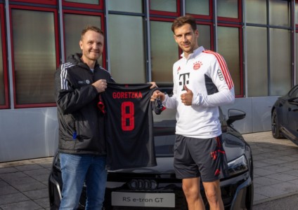 Handover of the cars to the players of FC Bayern München with German international Leon Goretzka.