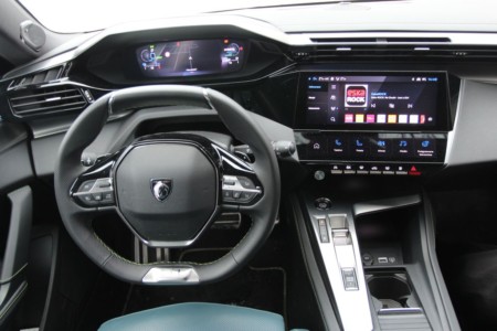 Peugeot 308 SW 225 Plug-in-hybrid e-EAT8 GT - fot. Lesław Sagan