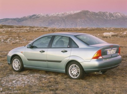 Ford Focus sedan (1999-2001)
