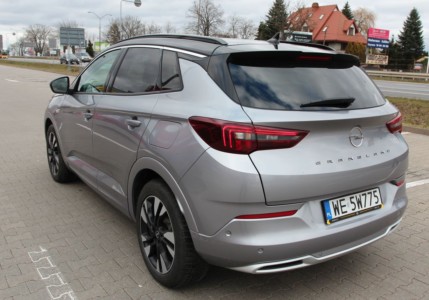 Opel Grandland 1.6 Turbo 224 KM A8 Plug-in-Hybrid - Fot. Lesław Sagan