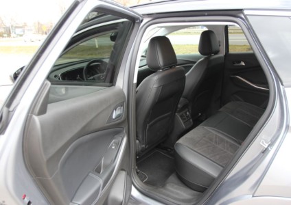 Opel Grandland 1.6 Turbo 224 KM A8 Plug-in-Hybrid - Fot. Lesław Sagan