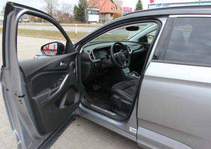 Opel Grandland 1.6 Turbo 224 KM A8 Plug-in-Hybrid - Fot. Lesław Sagan