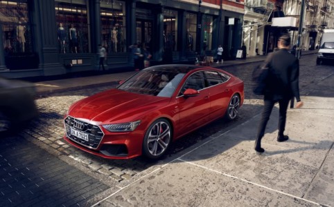 Static photo, Colour: Grenadine red metallic