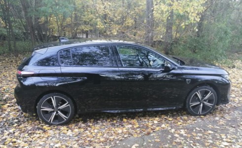 Peugeot 308 GT PureTech 130 EAT8 - fot. Lesław Sagan