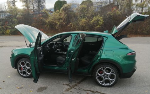 Alfa Romeo Tonale PHEV Q4 280 KM AT6 Montreal Green - fot. Lesław Sagan