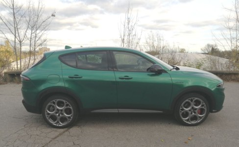 Alfa Romeo Tonale PHEV Q4 280 KM AT6 Montreal Green - fot. Lesław Sagan