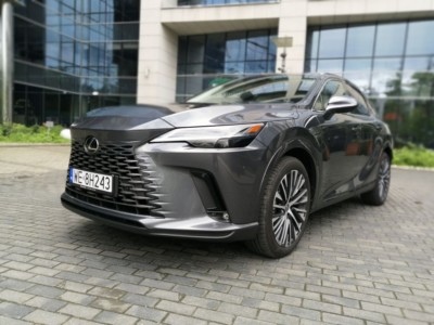 Lexus RX 450h+- fot. Lesław Sagan