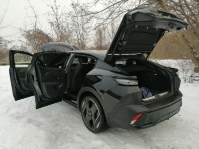 Peugeot 408 GT Hybrid 225 KM EAT8 - fot. Lesław Sagan