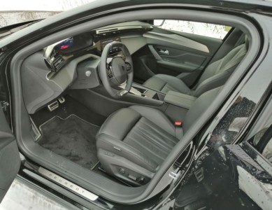 Peugeot 408 GT Hybrid 225 KM EAT8 - fot. Lesław Sagan