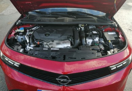 Opel Astra 1.6 Turbo PHEV AT8 -fot. Lesław Sagan