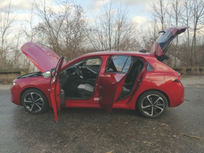 Opel Astra 1.6 Turbo PHEV AT8 -fot. Lesław Sagan