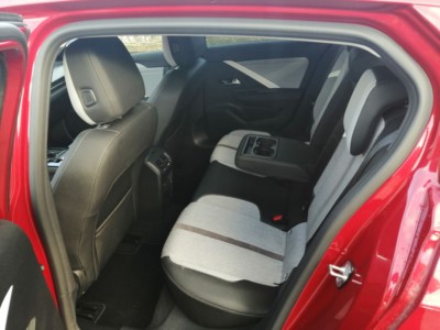 Opel Astra 1.6 Turbo PHEV AT8 -fot. Lesław Sagan