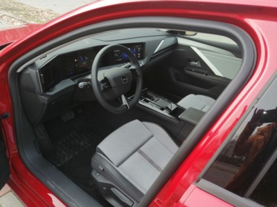 Opel Astra 1.6 Turbo PHEV AT8 -fot. Lesław Sagan