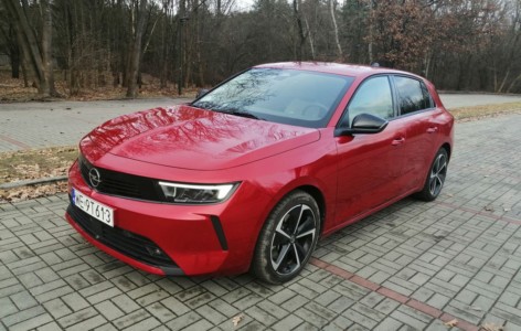Opel Astra 1.6 Turbo PHEV AT8 -fot. Lesław Sagan