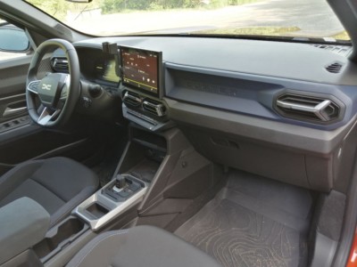 Dacia Duster Journey Hybrid 140 - fot. Lesław Sagan