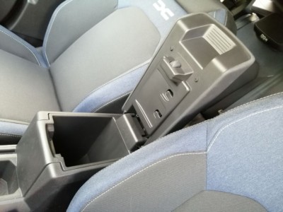 Dacia Duster Journey Hybrid 140 - fot. Lesław Sagan