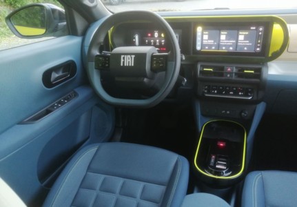 Fiat Grande Panda Hybrid 1.2 110 KM eDCT / 6 - fot. Lesław Sagan